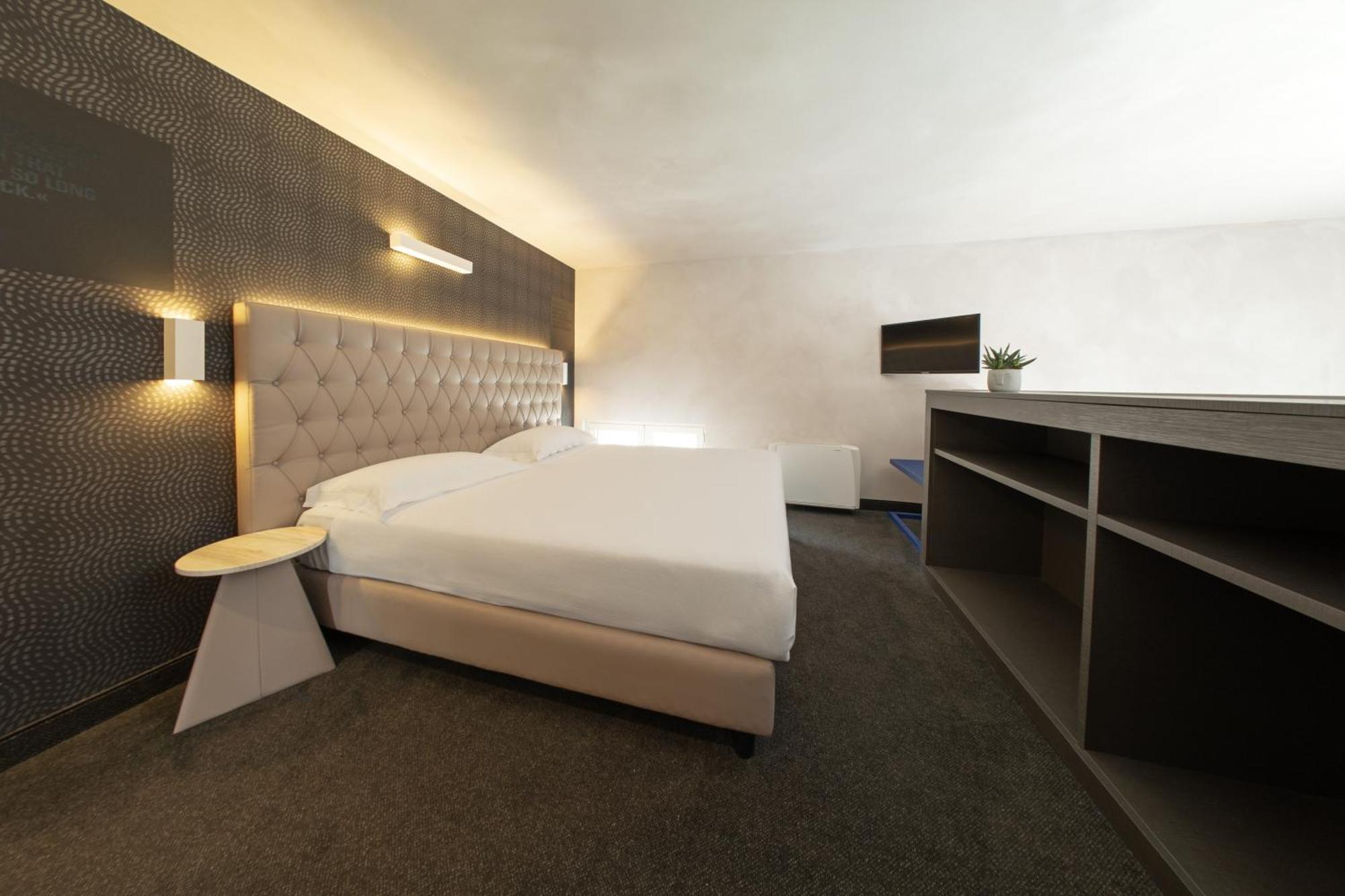 Hotel Al Campanile - Luxury Suites & Apartments Baveno Luaran gambar