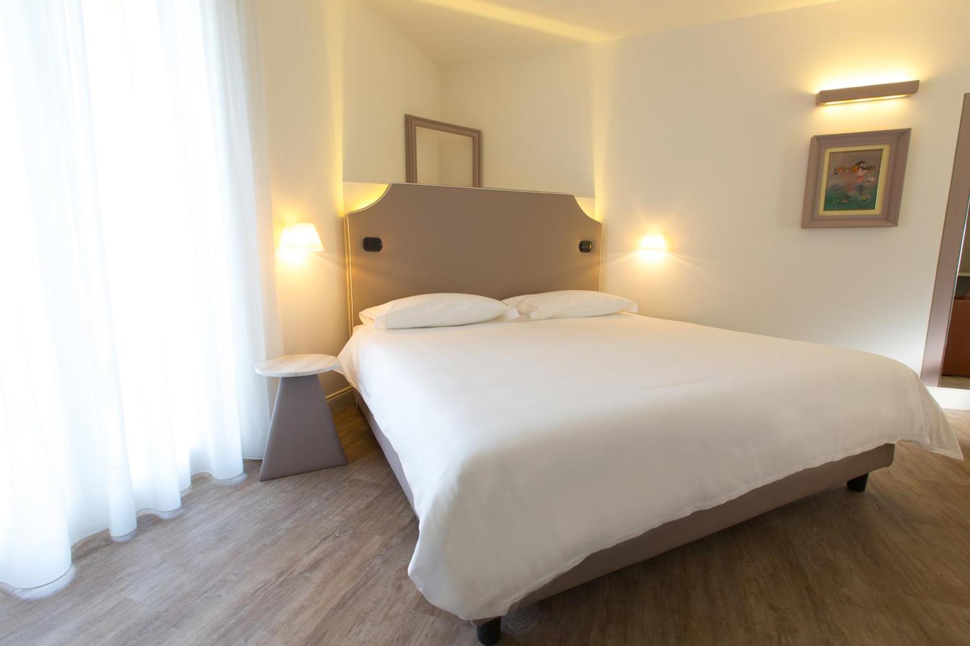 Hotel Al Campanile - Luxury Suites & Apartments Baveno Luaran gambar