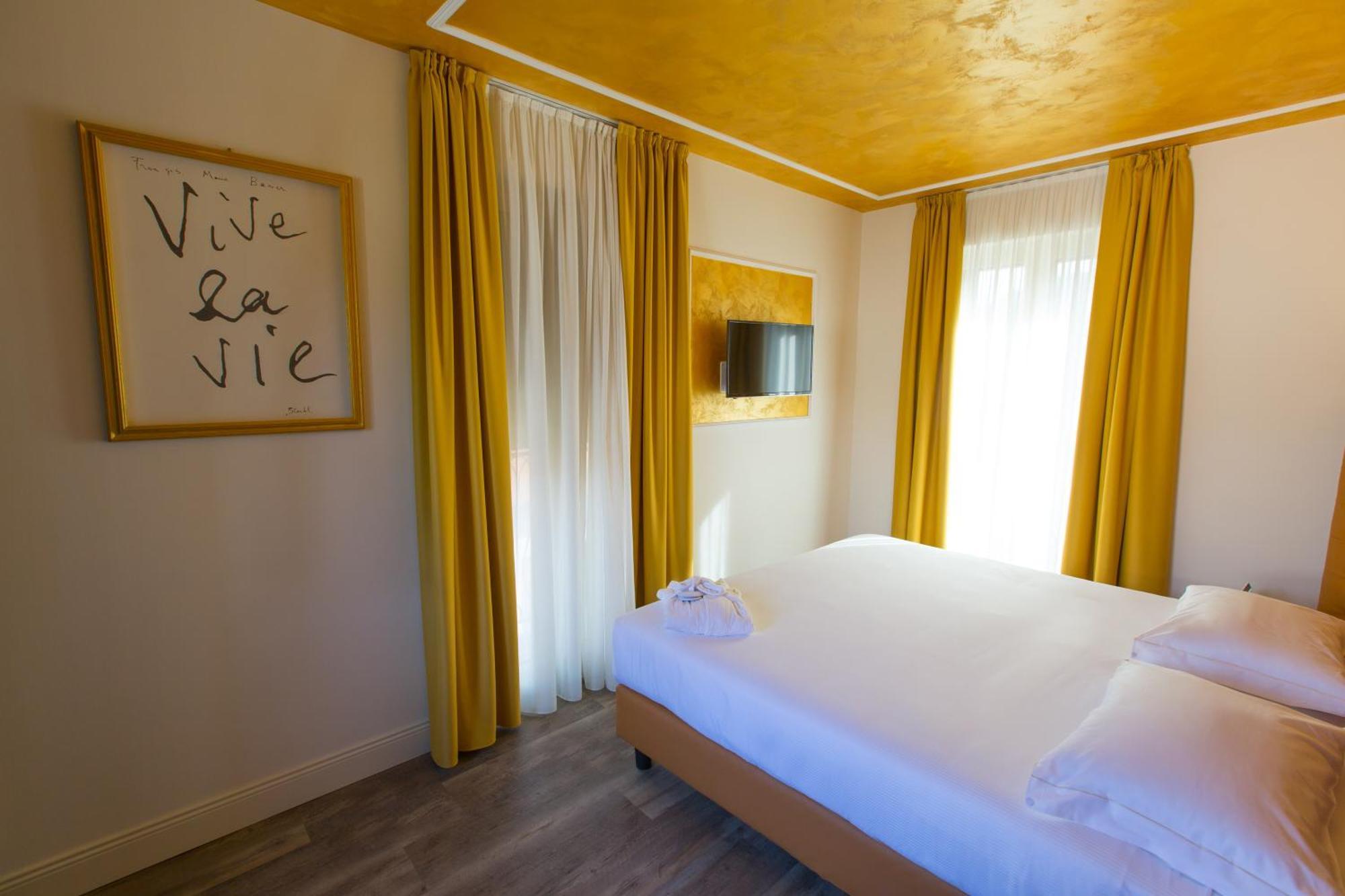 Hotel Al Campanile - Luxury Suites & Apartments Baveno Luaran gambar